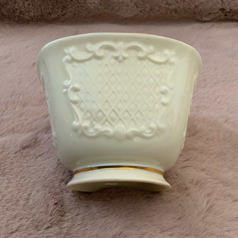 Lenox Canterbury Cream Embossed Square Bowl w Gold Trim